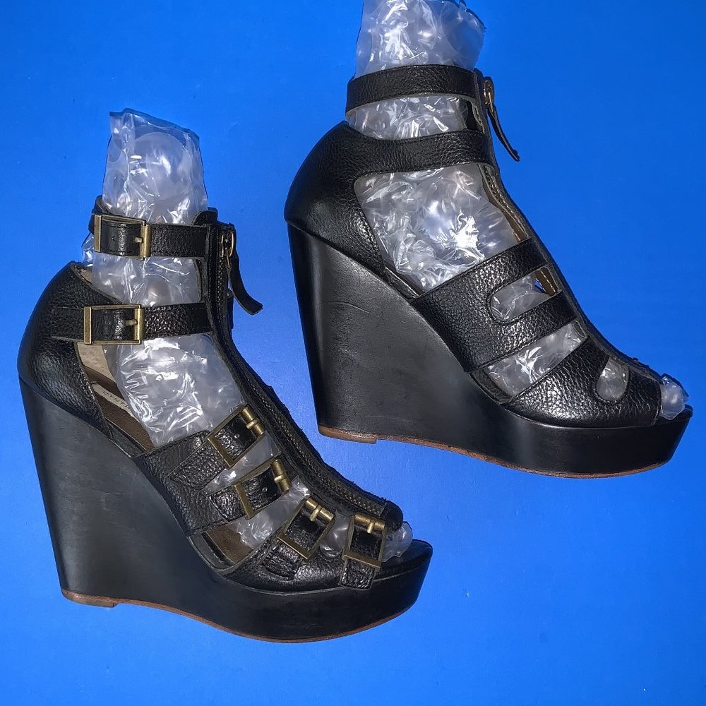CYNTHIA VINCENT Black Front Zip Buckles Platform Wedge Shoes Sz 5.5